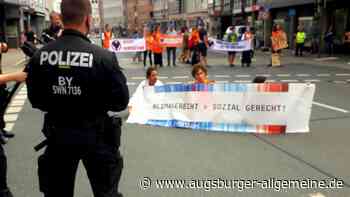 Letzte Generation: „Ungehorsame Versammlung“ legt Verkehr auf Karlstraße lahm