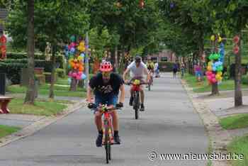 Bont gezelschap tijdens 24 uren van Chiro Mejoca: “Hier zie je zingende DJ’s, cowboys te paard en snelheidsduivels fietsen”