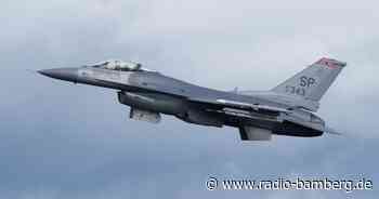 Selenskyj stellt erste F-16 der Ukraine vor