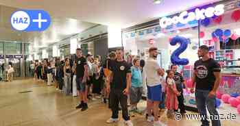 Lange Schlange für Riesenkekse: „Coocakes“ eröffnet am Hauptbahnhof