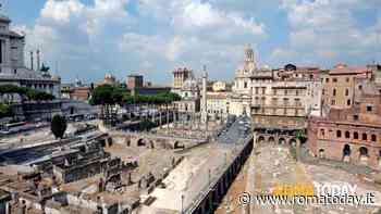 Rapina ai Fori Imperiali: gli strappano la catenina e lo minacciano con un coltello