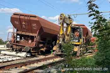 Eisenbahnwaggons in Bünde wieder auf Gleise gehoben