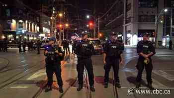 Off-duty Toronto cop shot downtown by wanted man