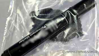 Un pennarello per nascondere la cocaina da spacciare