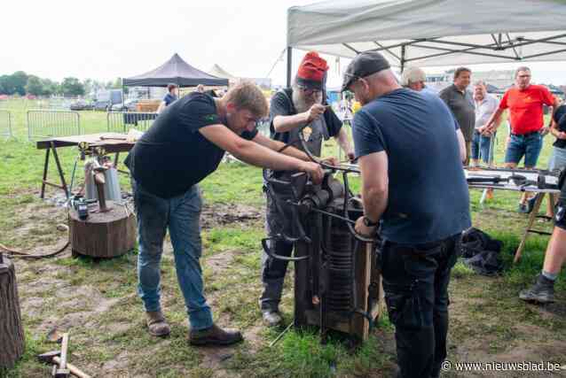 Stoelen te weinig voor massa volk op Kriekefeesten