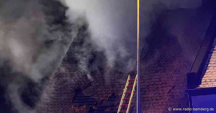 Blitzschlag setzte Scheune in Hollfeld in Brand