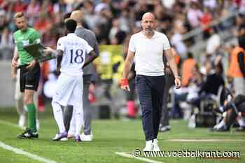 "Riemer buiten": Brian Riemer reageert op het ongenoegen van het publiek en legt de wissel van Kasper Dolberg uit.