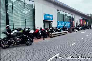 Herdenkingsmoment voor motorrijder die om het leven kwam in Zoersel: tientallen motards verzamelen op plaats van ongeval
