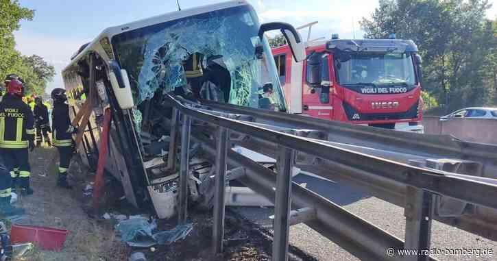 Unfall mit Reisebus in Italien – ein Toter und 25 Verletzte
