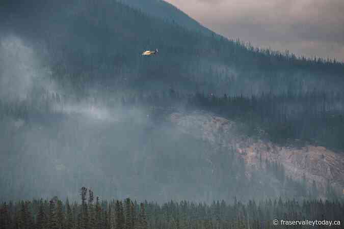 Trudeau, Smith express sorrow after firefighter dies in Jasper National Park