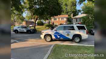 2 people injured, 1 critically, in North York stabbing, say Toronto paramedics