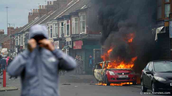 Riots erupt in UK after stabbing spree falsely blamed on asylum seeker