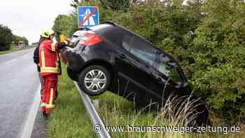 Nass: Frau kommt in Salzgitter von A39 ab und landet im Graben