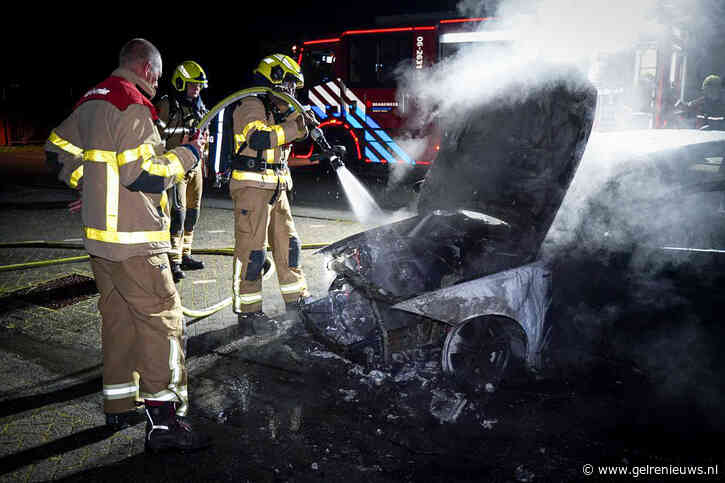 Auto uitgebrand op carpoolplaats, mogelijk brandstichting