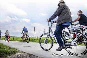 Fietser (36) afgevoerd naar ziekenhuis na botsing met andere fietser