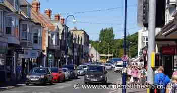 Swanage: Woman robbed in daylight 'by teenage girl'