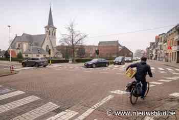Werken met tijdelijke verkeerslichten voor Fiberklaar in de Robianostraat