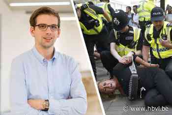 Hasselaar in Engeland ziet rellen als uiting van volkswoede: “Maar we gaan hier nog niet weg”