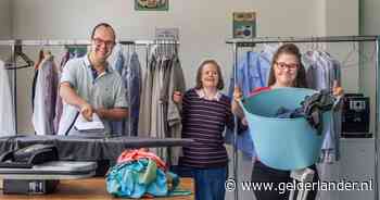 Miranda runt vrolijke wasserij met mensen met een beperking: ‘Het gaat hier eigenlijk een beetje vanzelf’