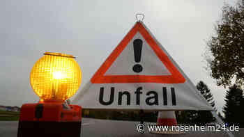 Trucker stirbt bei tragischem Unfall in Bayern – Autofahrer eingeklemmt und schwer verletzt