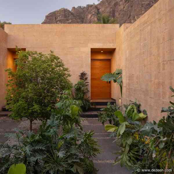RA! turns Mexican house in on itself with interior courtyards