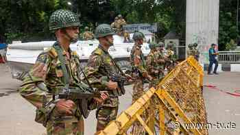 Bundesregierung warnt vor Reisen: Armee kündigt Übergangsregierung in Bangladesch an