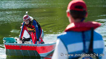 Vermisstensuche am Waginger See mit glücklichem Ausgang: Urlauber (27) ruht sich am Ufer aus