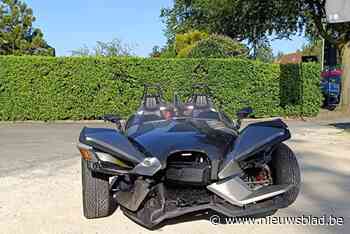 Zeldzame driewieler knalt op wagen: motorrijder gewond