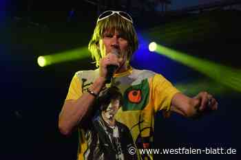 Annentag in Brakel: Mickie Krause lässt das Zelt erbeben