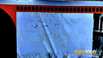 "Gualtieri criminale di Roma", scritte contro i cantieri del sindaco a piazza Navona