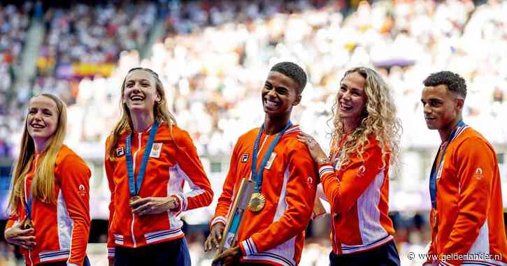 Estafetteploeg heeft historische plak om de nek: ‘Deze glimt mooier dan alle andere medailles die ik heb’