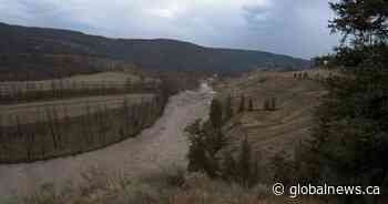 B.C. landslide: Videos show water flowing overtop of Chilcotin River site