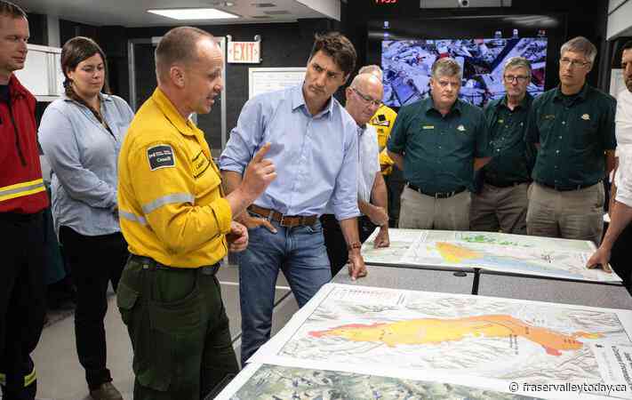 Trudeau meets officials, evacuees following Jasper wildfire