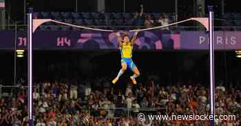 Armand Duplantis flikt het weer en springt opnieuw een wereldrecord