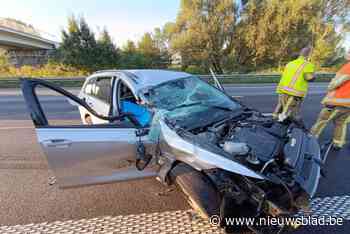 Auto gaat verschillende keren over de kop: bestuurder zwaargewond
