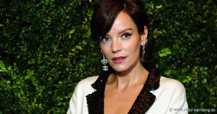 Lily Allen: Schäme mich manchmal, nicht studiert zu haben