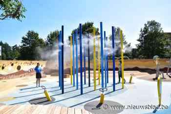 Kinderen helpen Blauwe Watertuin van Hidrodoe mee uittekenen