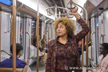 “Hou je vast tijdens de rit”: steeds meer valpartijen op bussen en metro’s, dus bedenkt MIVB een ludieke campagne