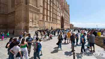 Overtourism: Massentourismus-Gegner wollen Ballermann-Lokal "besetzen"