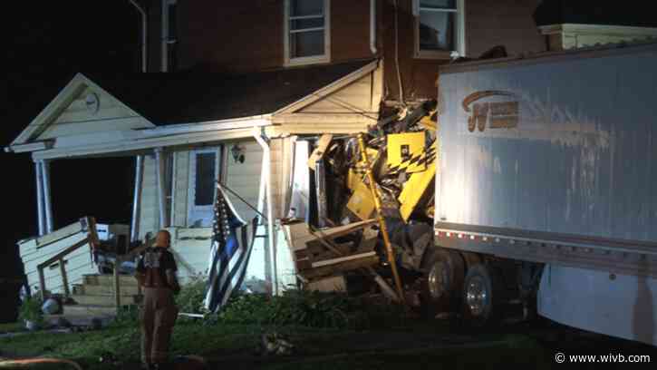 Semi truck crashes into residence in Genesee County