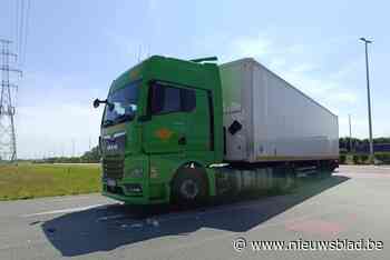 Fietser zwaargewond bij dodehoekongeval