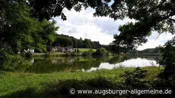 Westliche Wälder: Ein Schloss versunken im Wasser