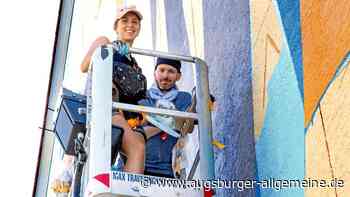 Friedensmural 2024: Die Demokratie wird auf einer Gögginger Hauswand abgelichtet