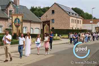 Processie ter ere van heilige Donatus trekt door Diets-Heur