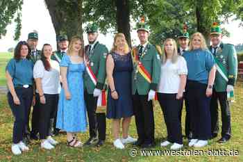 Schützenfest in Neuenheerse: Sascha und Miriam Klostermann regieren