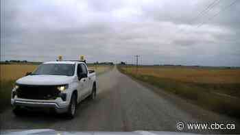 Shooting east of Calgary leaves 1 dead, suspects still at large