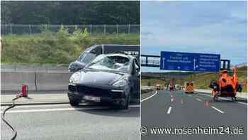 Porsche überschlägt sich auf A3 - Frau aus Auto geschleudert und in Lebensgefahr