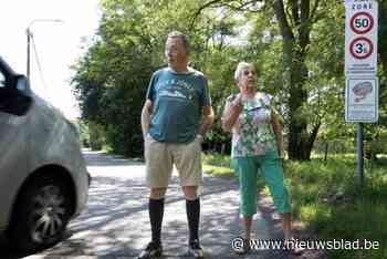 Buurtbewoners zien rustige fietsroute in drukke sluipweg veranderen: “Dag en nacht is ons geen rust meer gegund”