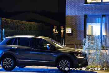 Man steekt twee anderen met mes, slachtoffers lopen zware verwondingen op