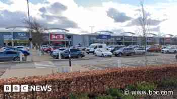 Teenagers charged over fire at Midlothian retail park